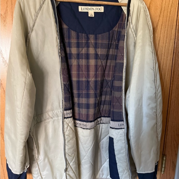 London Fog Men's Beige and Navy Jacket - Picture 5 of 6